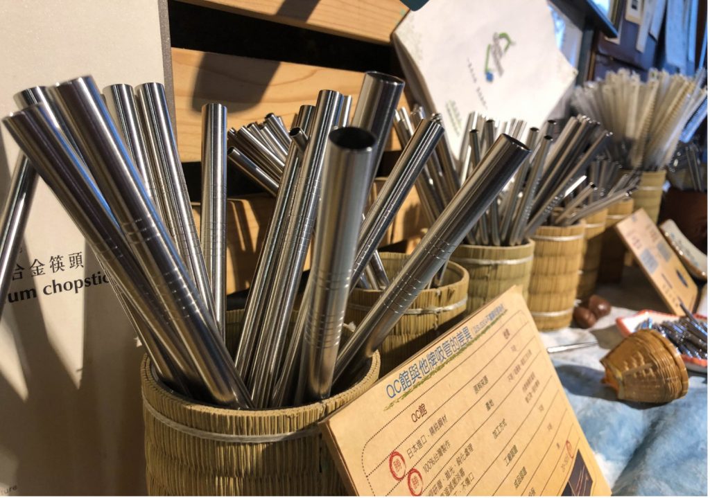 Alternatives to plastic straws used in the famous bubble tea in Taiwan. Photo of metal straws. 